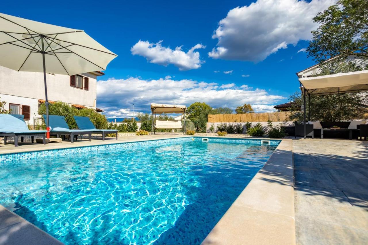 Apartman Luni Sa Bazenom - Malinska, Sveti Anton Sveti Anton  ภายนอก รูปภาพ