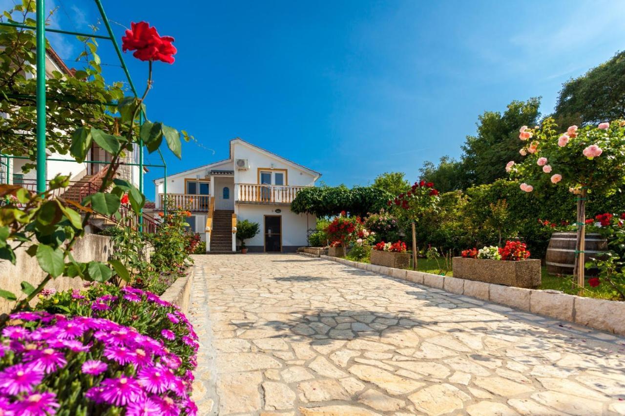 Apartman Luni Sa Bazenom - Malinska, Sveti Anton Sveti Anton  ภายนอก รูปภาพ
