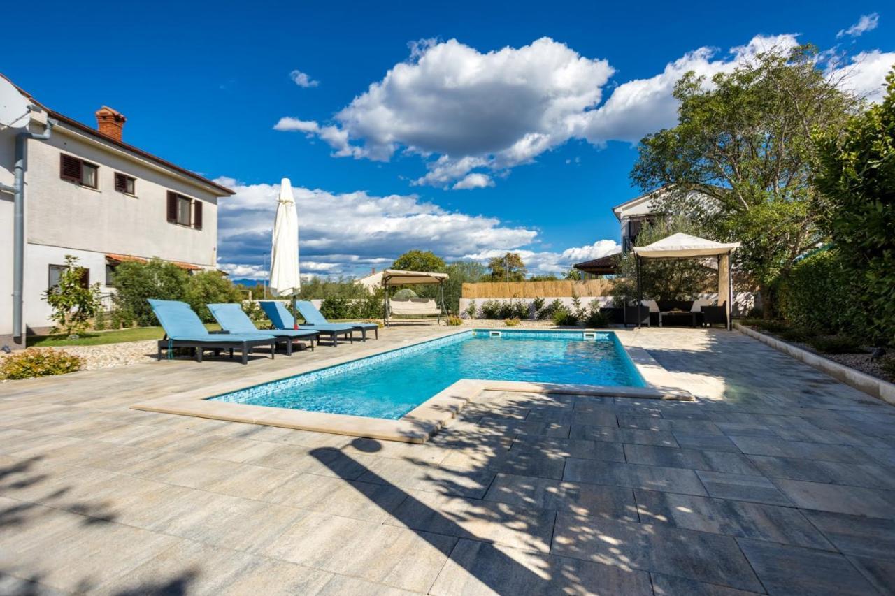 Apartman Luni Sa Bazenom - Malinska, Sveti Anton Sveti Anton  ภายนอก รูปภาพ