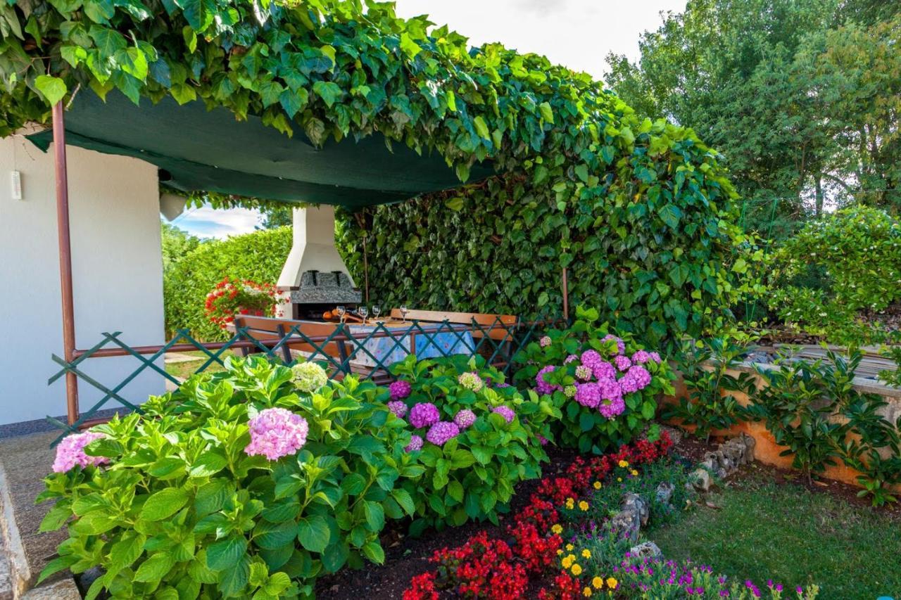 Apartman Luni Sa Bazenom - Malinska, Sveti Anton Sveti Anton  ภายนอก รูปภาพ