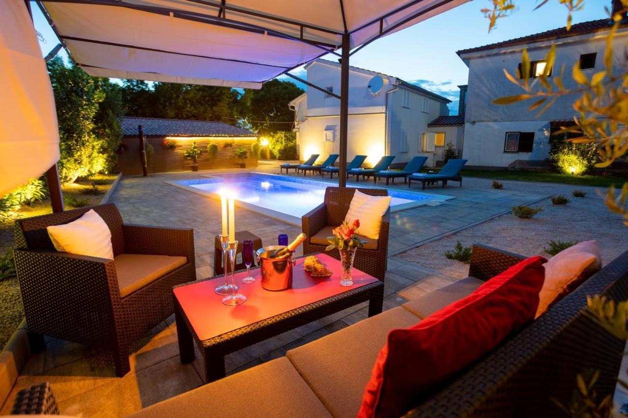 Apartman Luni Sa Bazenom - Malinska, Sveti Anton Sveti Anton  ภายนอก รูปภาพ