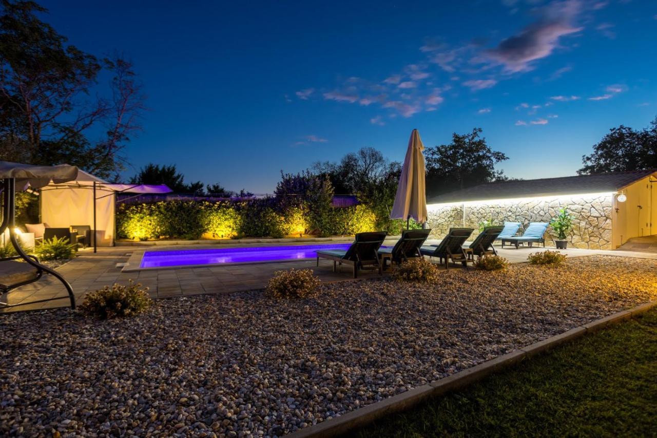 Apartman Luni Sa Bazenom - Malinska, Sveti Anton Sveti Anton  ภายนอก รูปภาพ