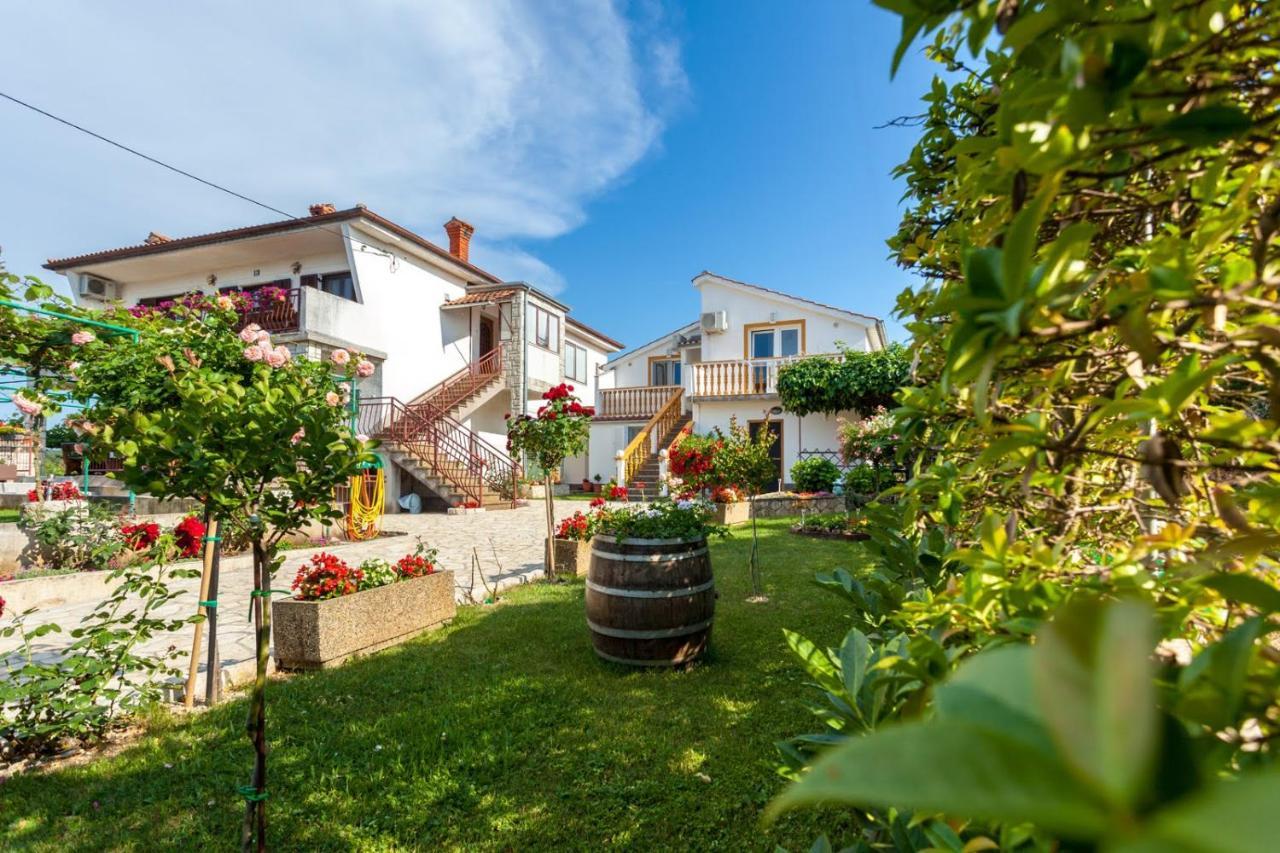 Apartman Luni Sa Bazenom - Malinska, Sveti Anton Sveti Anton  ภายนอก รูปภาพ