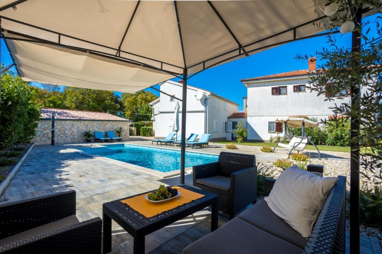 Apartman Luni Sa Bazenom - Malinska, Sveti Anton Sveti Anton  ภายนอก รูปภาพ