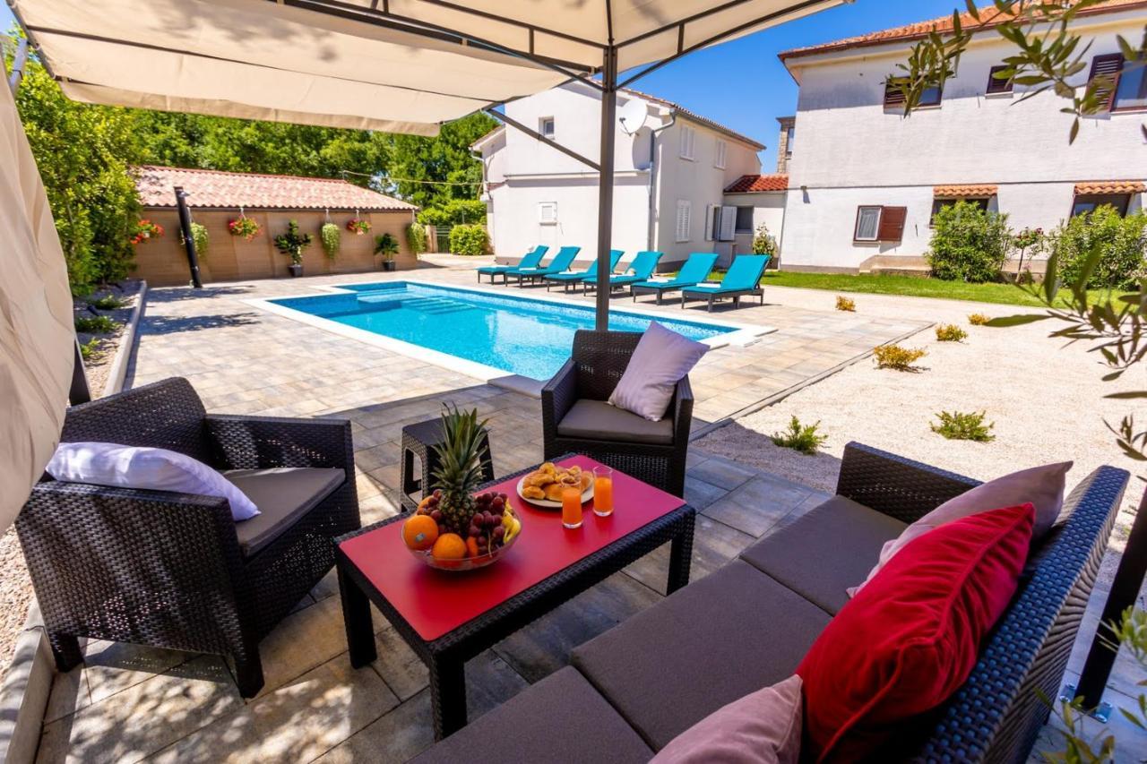 Apartman Luni Sa Bazenom - Malinska, Sveti Anton Sveti Anton  ภายนอก รูปภาพ