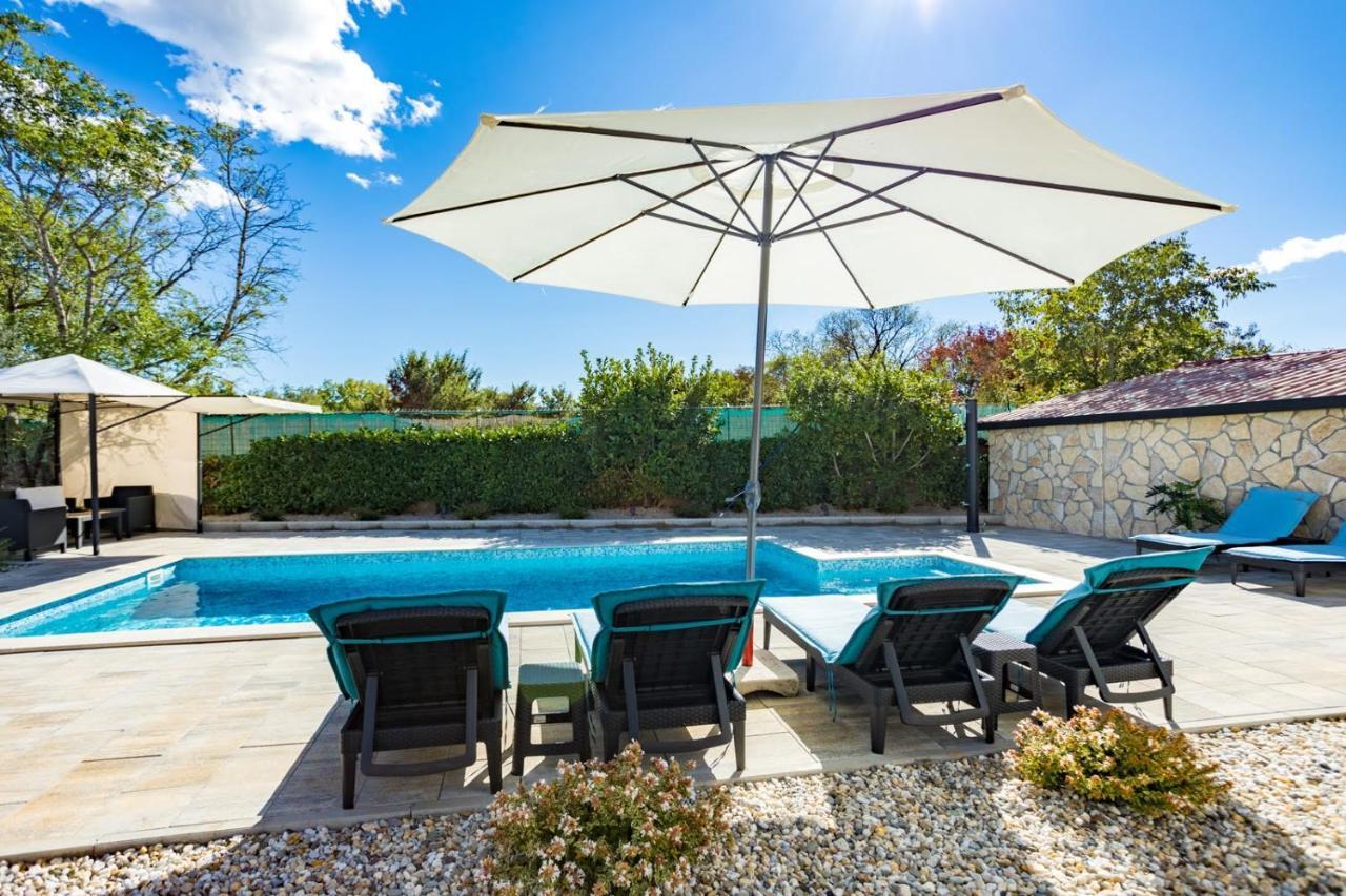 Apartman Luni Sa Bazenom - Malinska, Sveti Anton Sveti Anton  ภายนอก รูปภาพ
