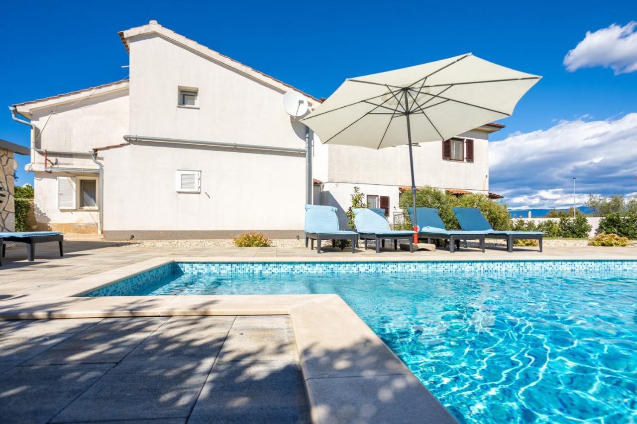 Apartman Luni Sa Bazenom - Malinska, Sveti Anton Sveti Anton  ภายนอก รูปภาพ