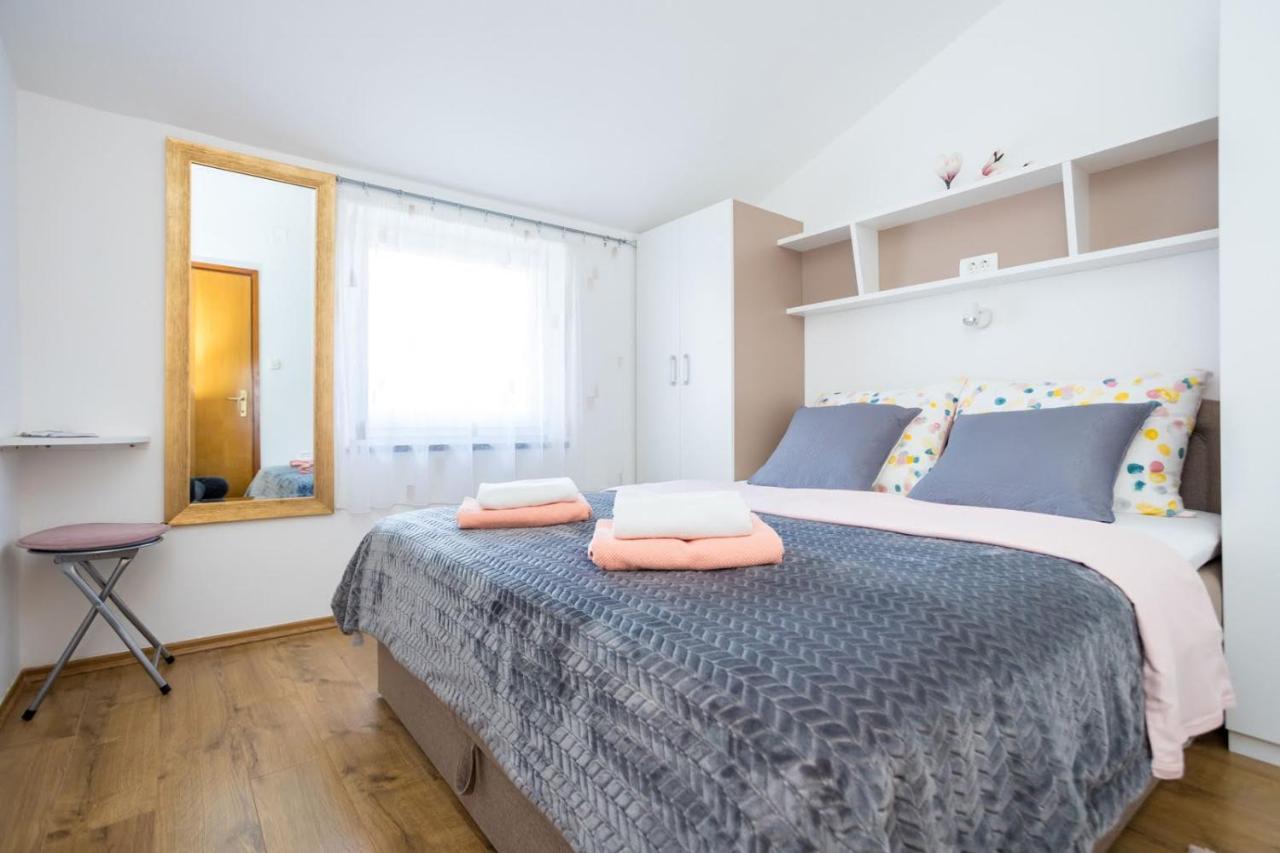 Apartman Luni Sa Bazenom - Malinska, Sveti Anton Sveti Anton  ภายนอก รูปภาพ