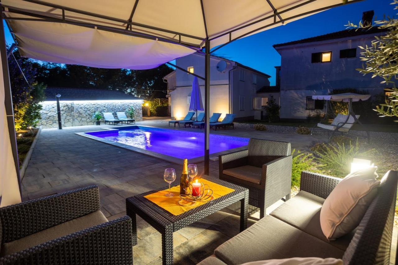 Apartman Luni Sa Bazenom - Malinska, Sveti Anton Sveti Anton  ภายนอก รูปภาพ